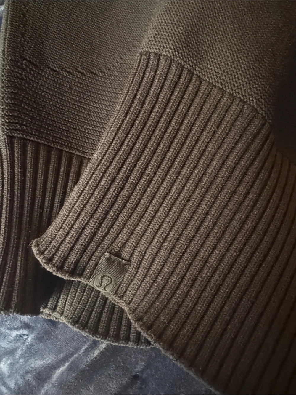 lululemon rare Women’s  Black Crewneck Sweater
